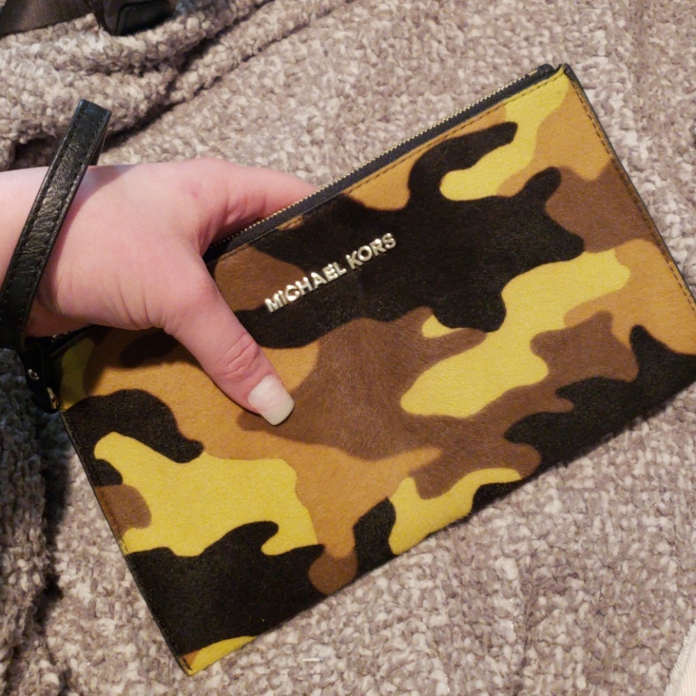 Michael kors camo fur print clutch